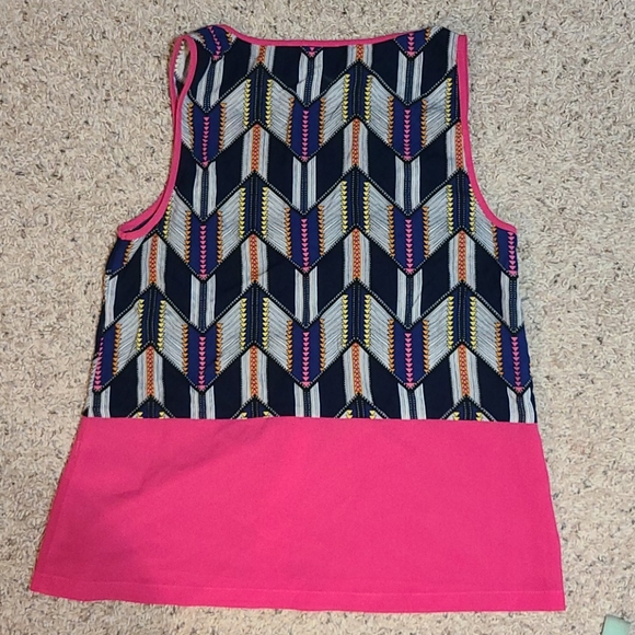 Arrow-patterned Top - Picture 2 of 3